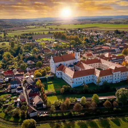 Klaster Lejlighedshotel *